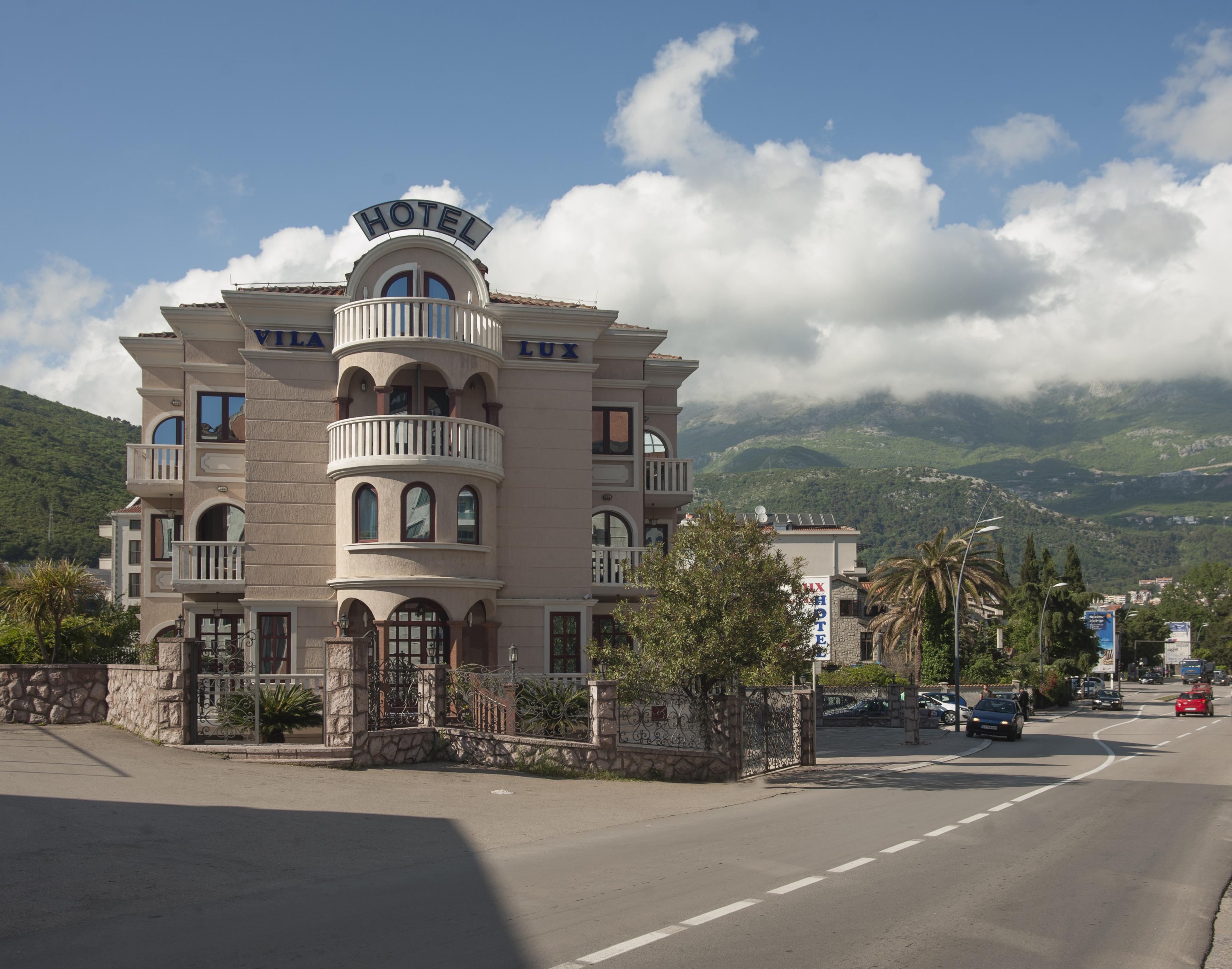 Hotel Vila Lux Budva Buitenkant foto