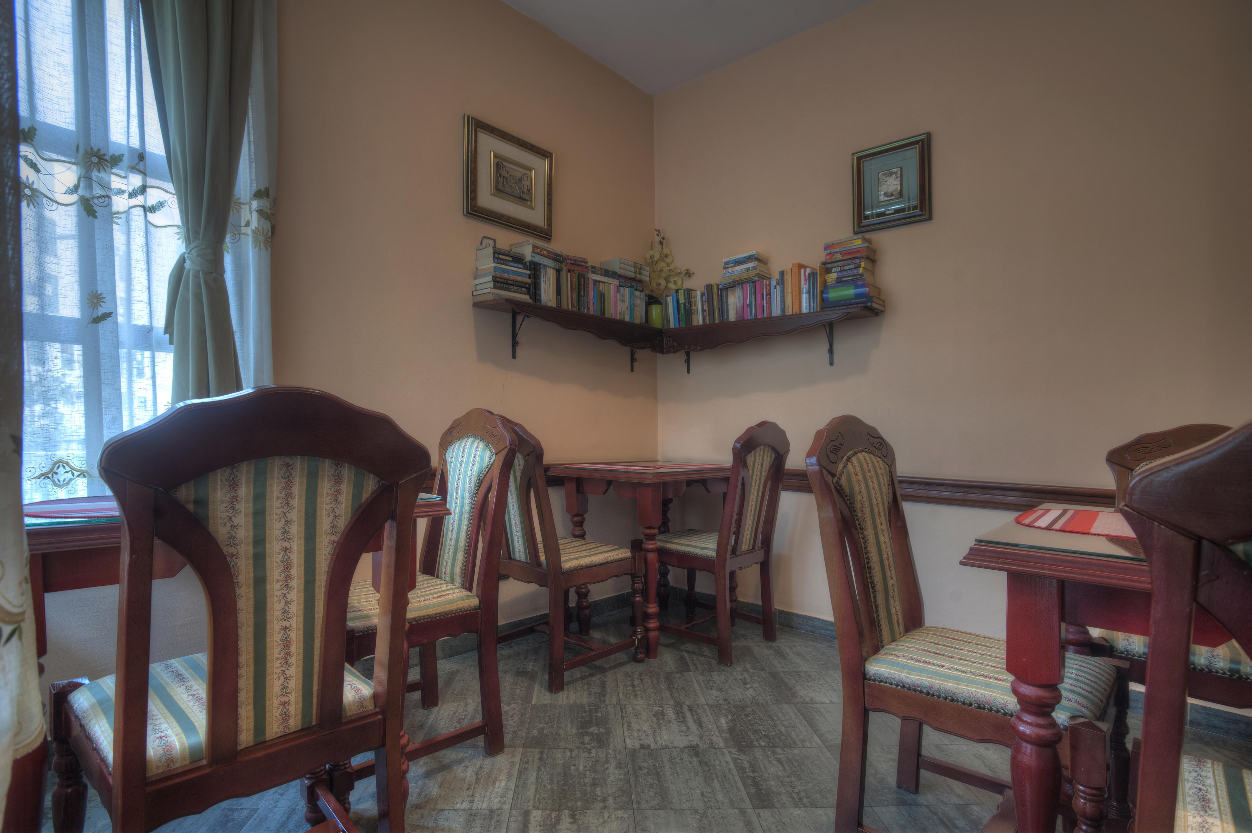 Hotel Vila Lux Budva Buitenkant foto