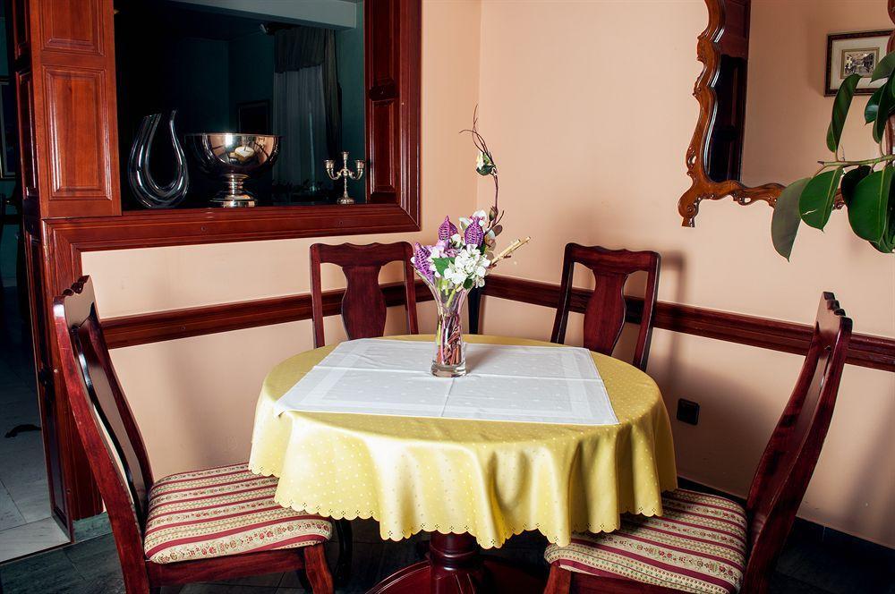 Hotel Vila Lux Budva Buitenkant foto
