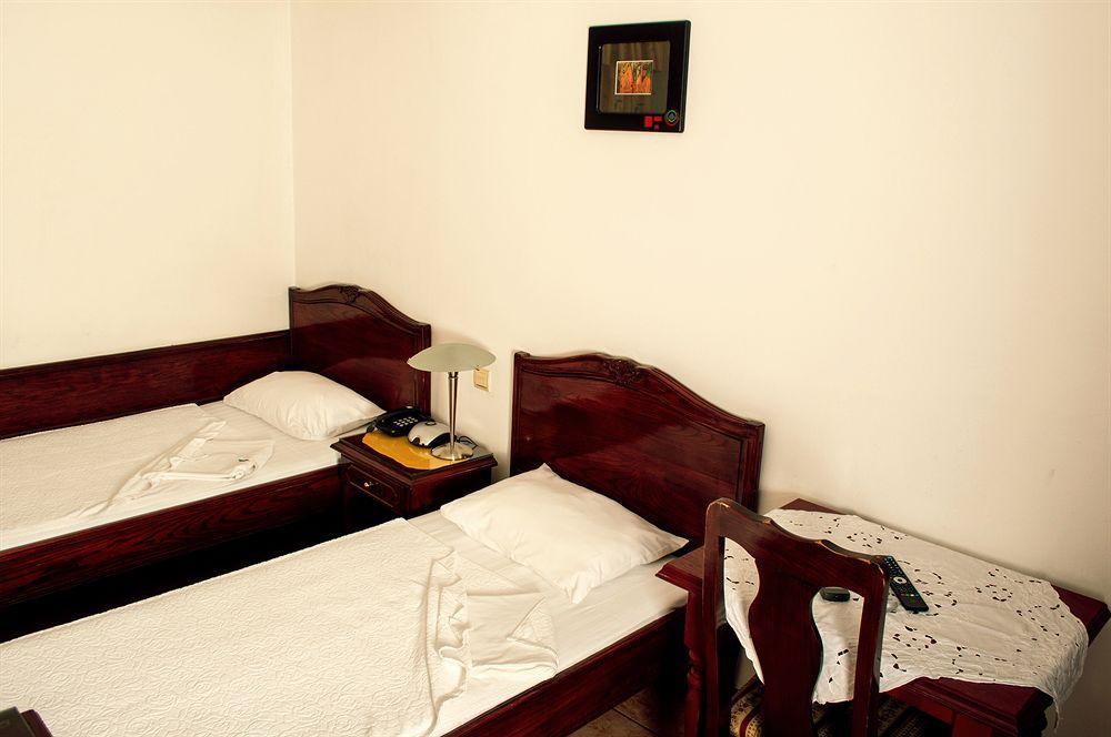 Hotel Vila Lux Budva Buitenkant foto