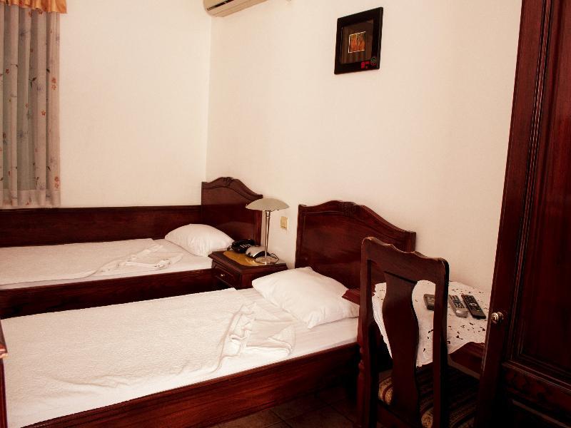 Hotel Vila Lux Budva Buitenkant foto