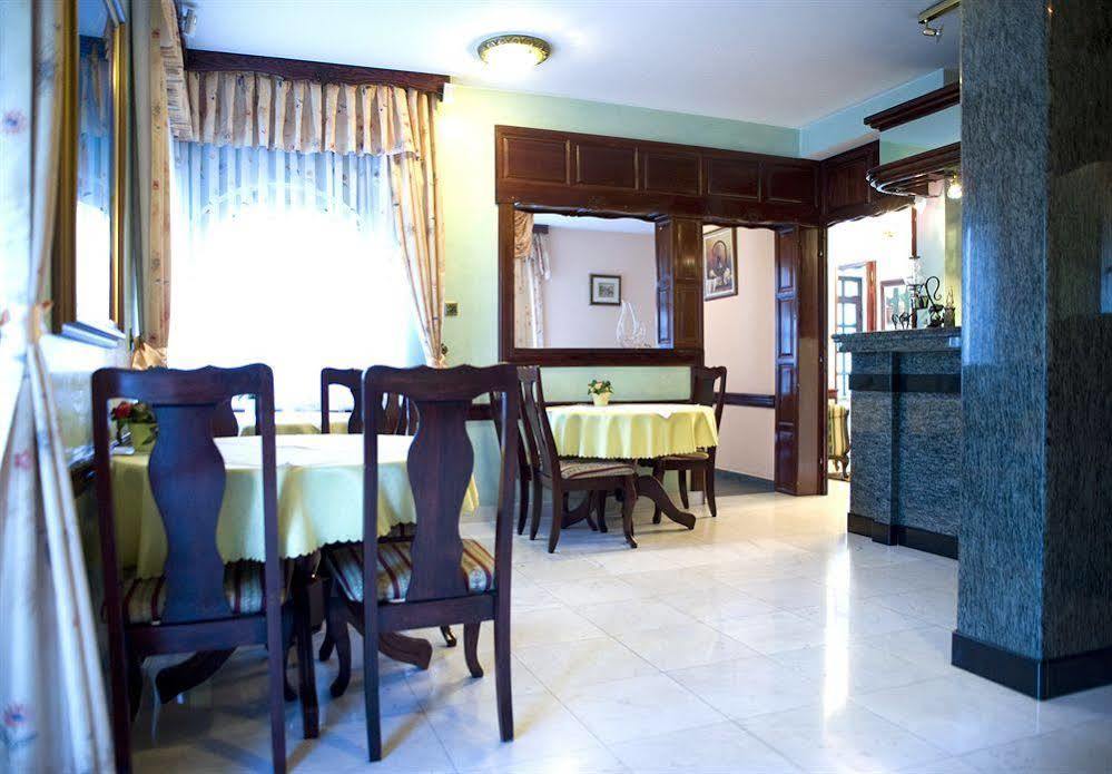 Hotel Vila Lux Budva Buitenkant foto