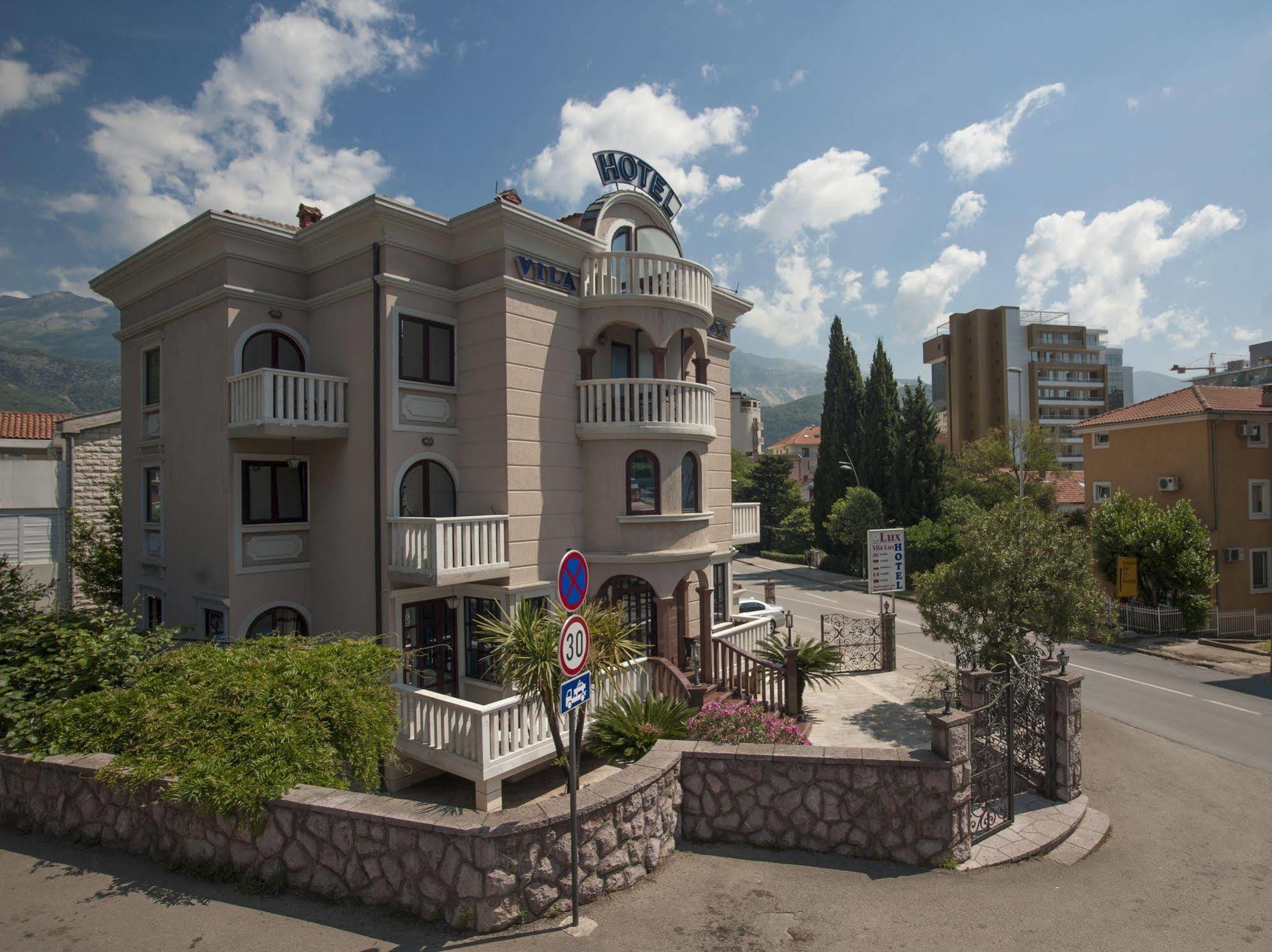Hotel Vila Lux Budva Buitenkant foto